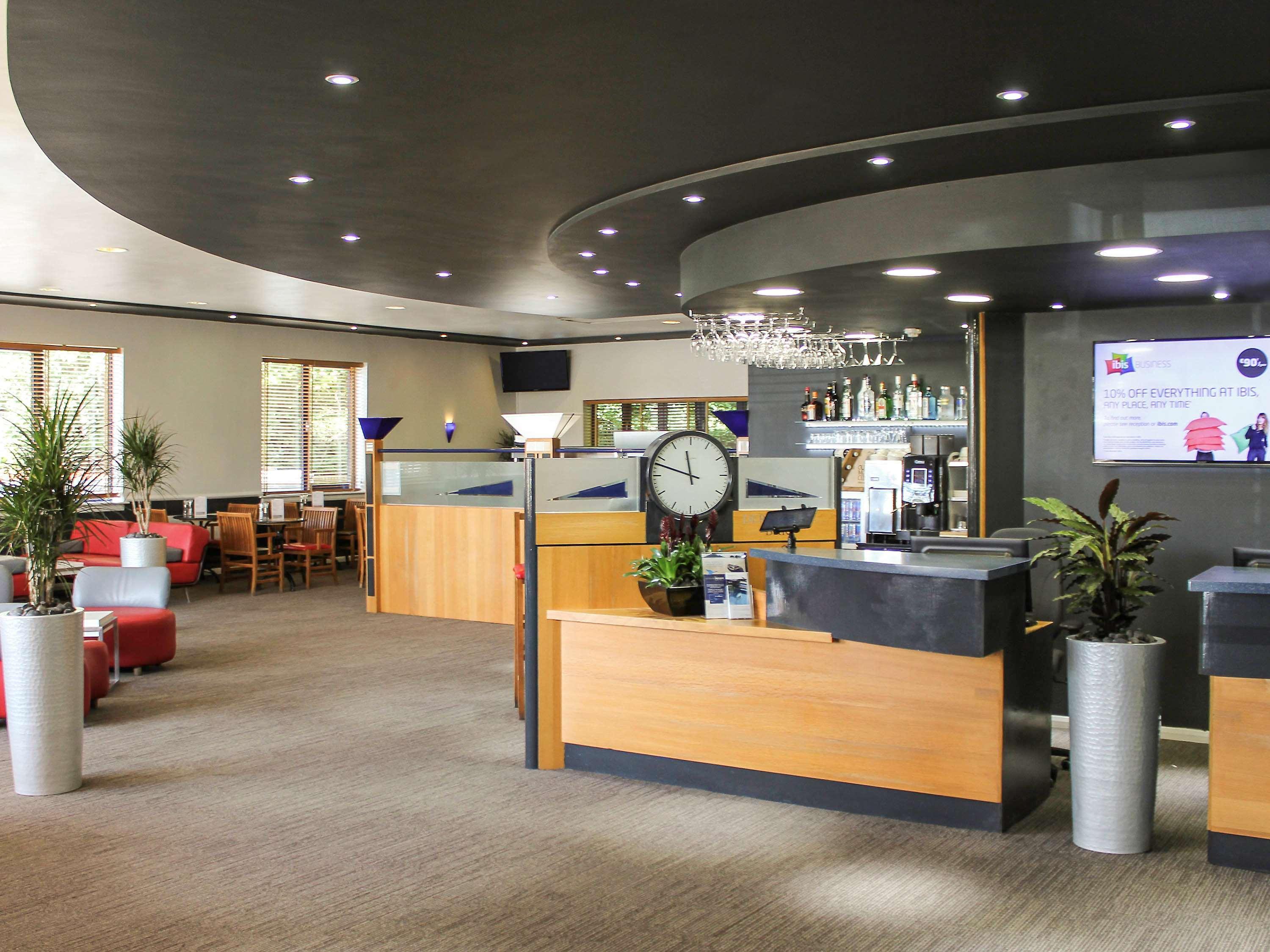 Ibis Cardiff Gate - International Business Park Hotel Eksteriør billede