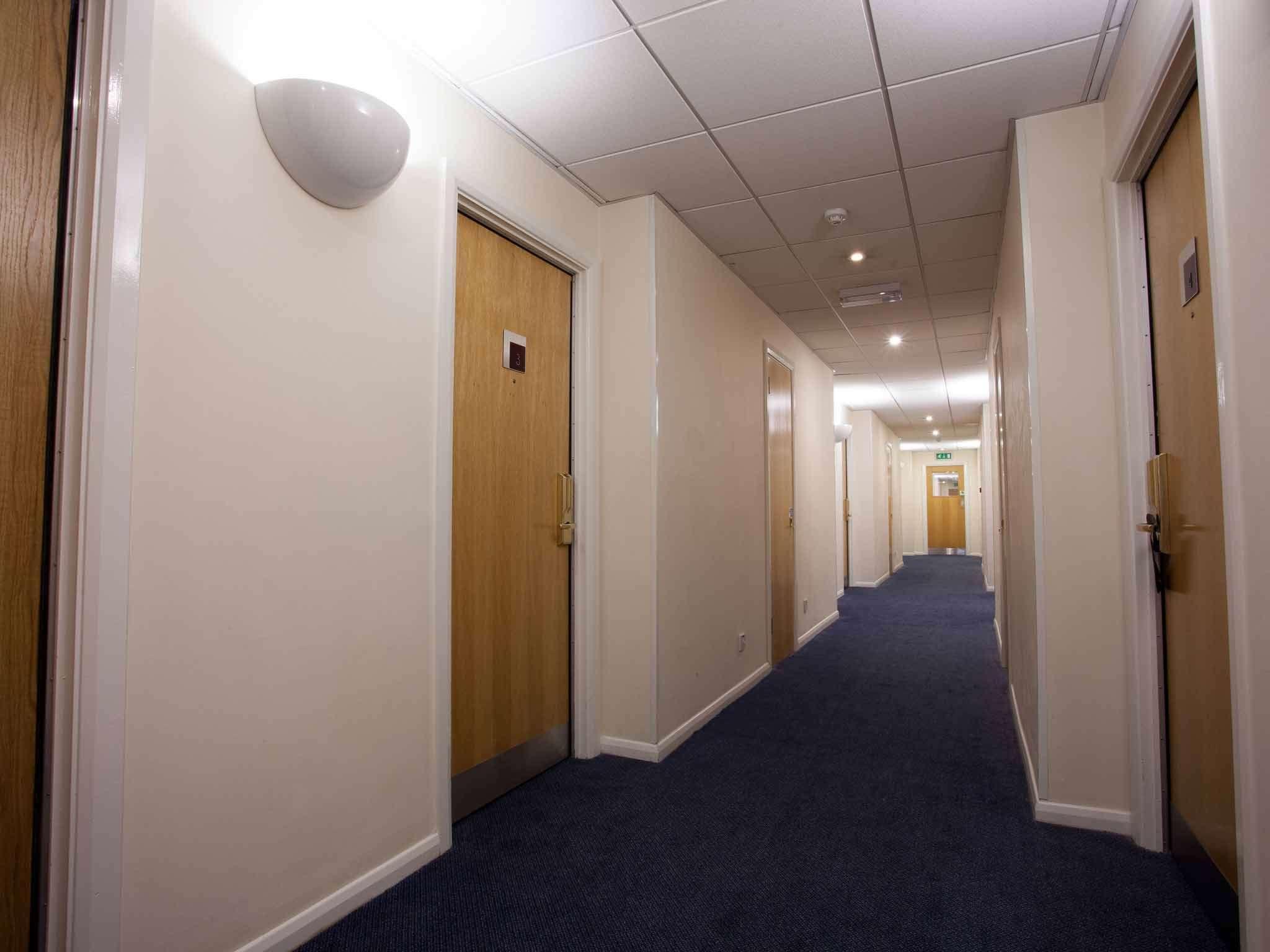 Ibis Cardiff Gate - International Business Park Hotel Eksteriør billede
