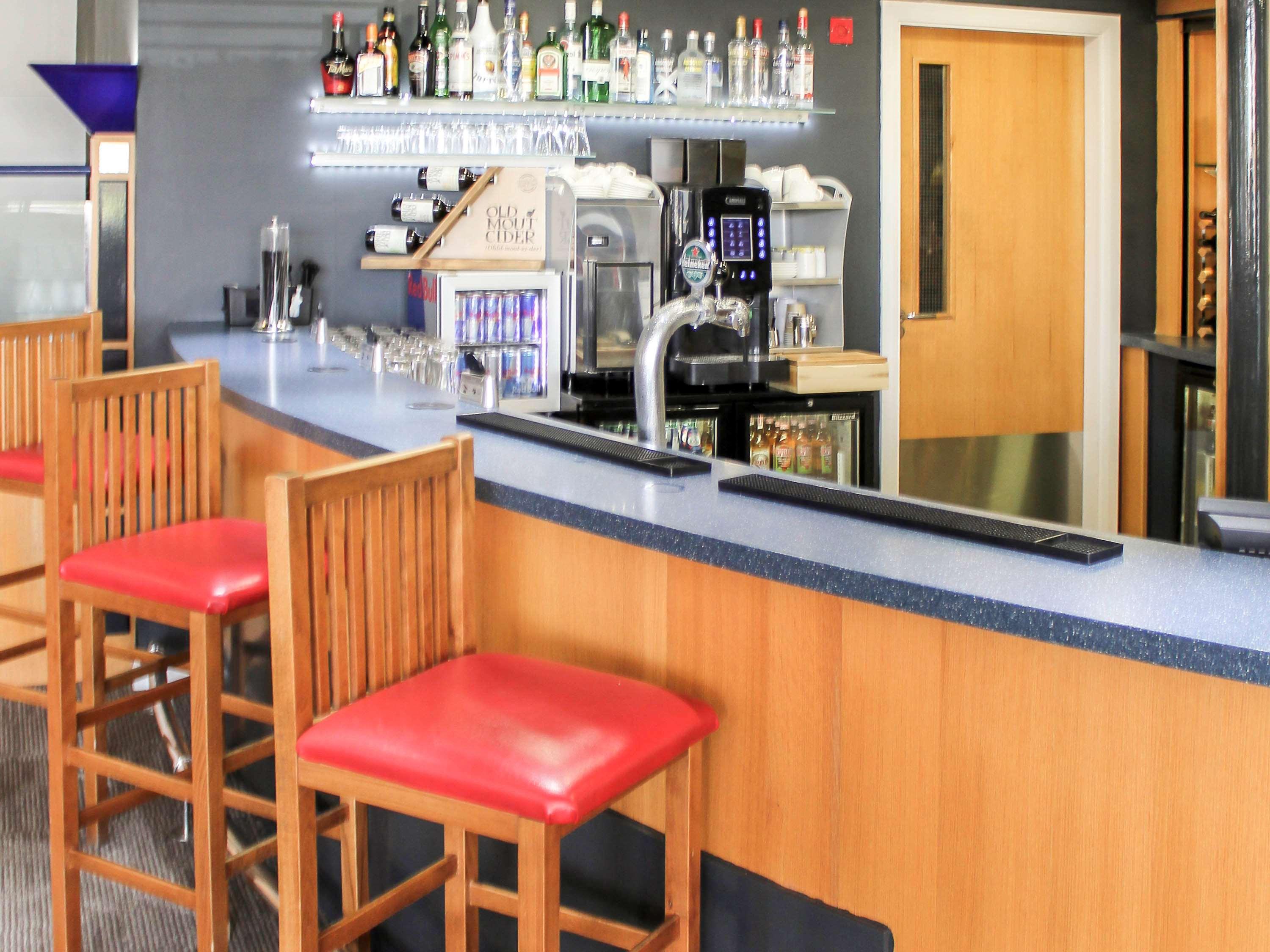 Ibis Cardiff Gate - International Business Park Hotel Eksteriør billede