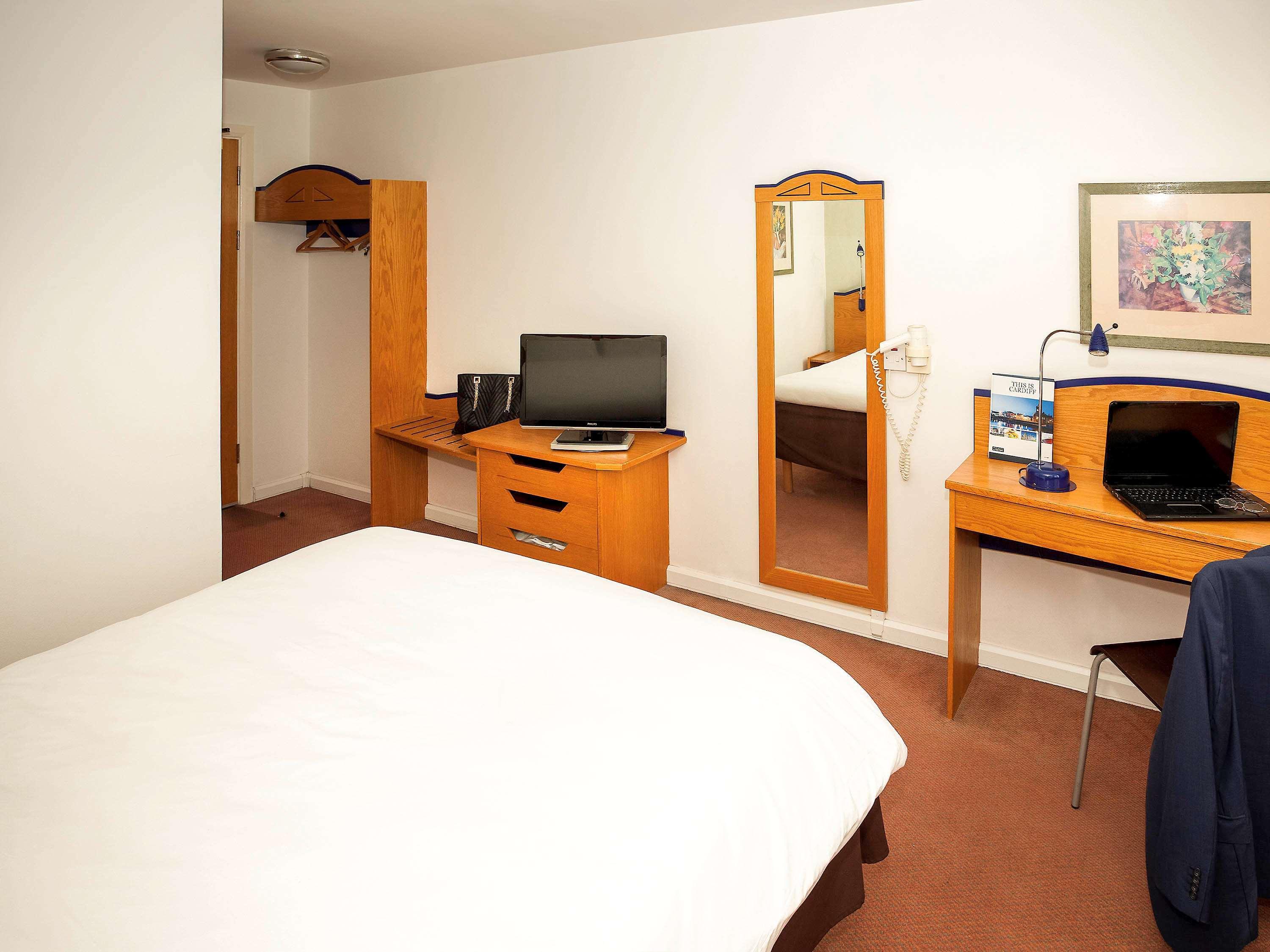 Ibis Cardiff Gate - International Business Park Hotel Eksteriør billede