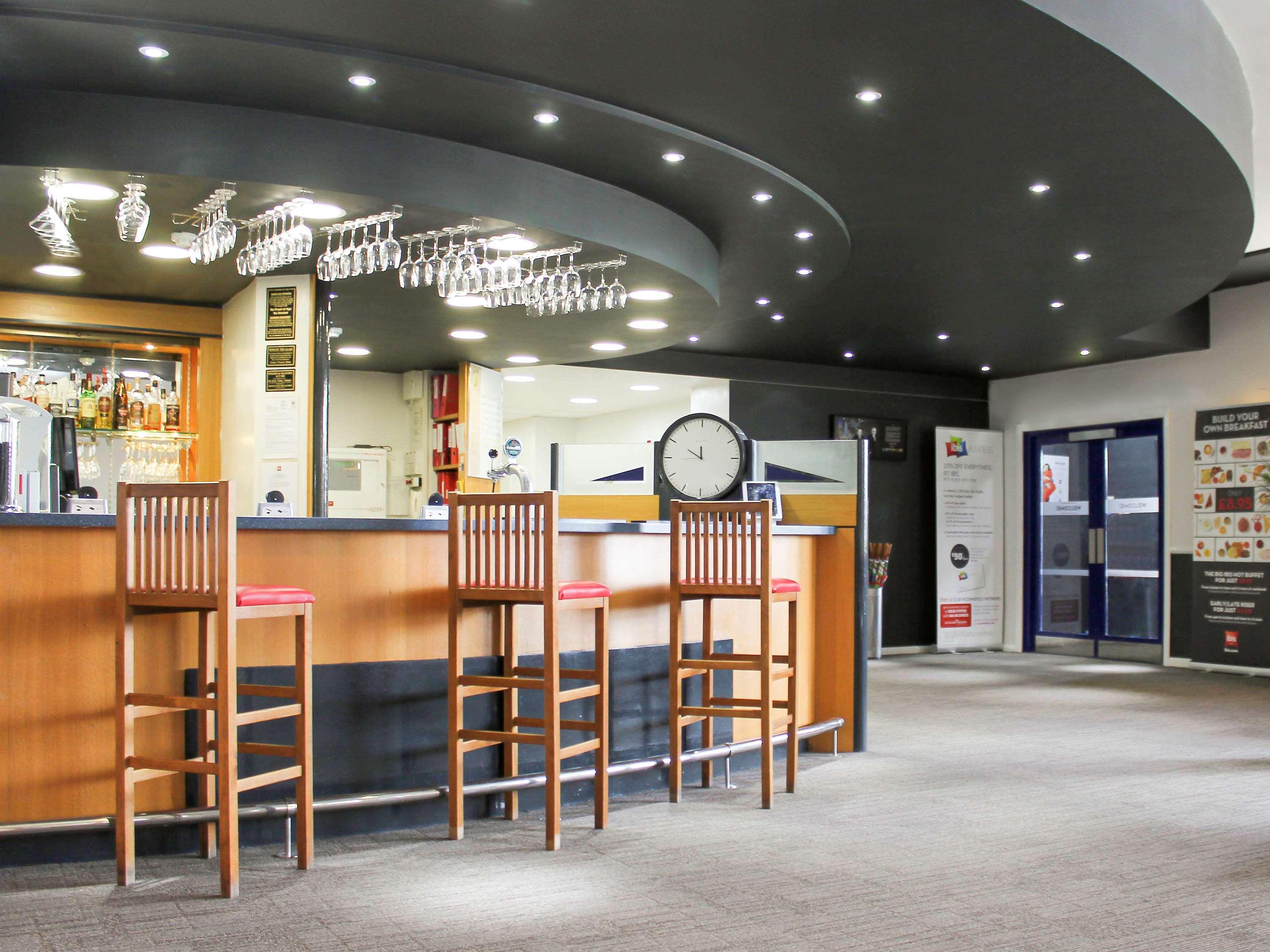 Ibis Cardiff Gate - International Business Park Hotel Eksteriør billede