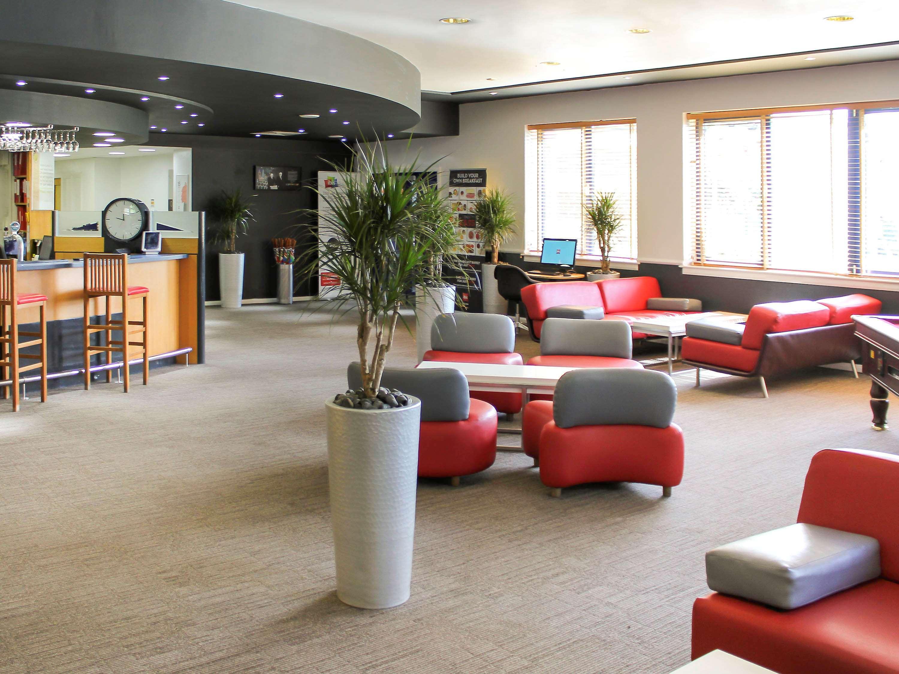 Ibis Cardiff Gate - International Business Park Hotel Eksteriør billede