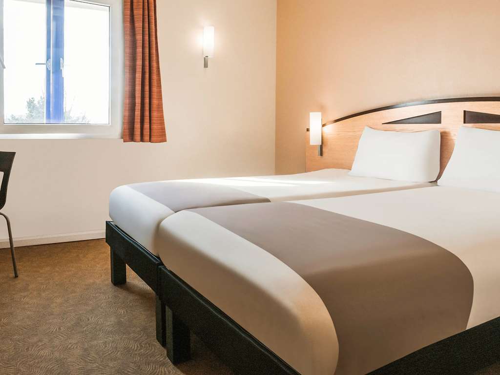 Ibis Cardiff Gate - International Business Park Hotel Værelse billede