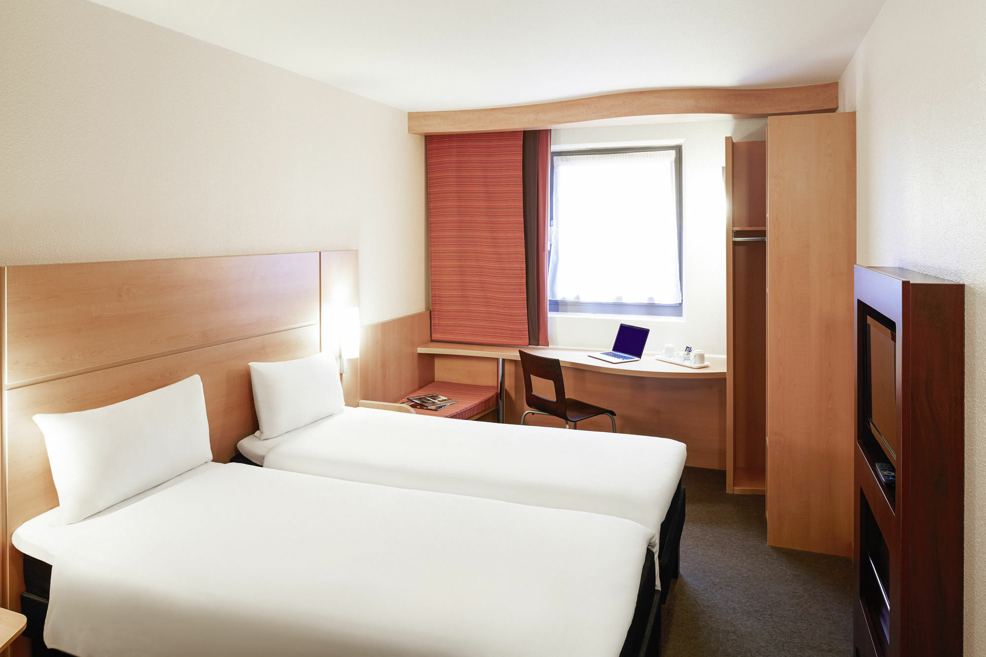 Ibis Cardiff Gate - International Business Park Hotel Eksteriør billede