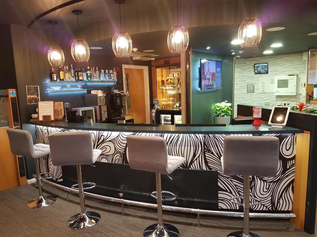 Ibis Cardiff Gate - International Business Park Hotel Eksteriør billede